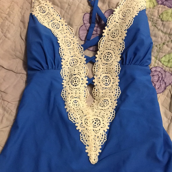 SHEIN blue and white full bathing suit with lace detailing - Picture 3 of 6